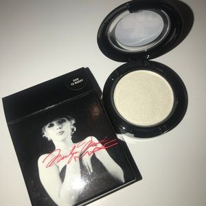 Marilyn Monroe MAC collection Eye shadow